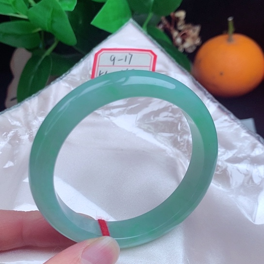 翡翠手镯未镶嵌      正圈56 