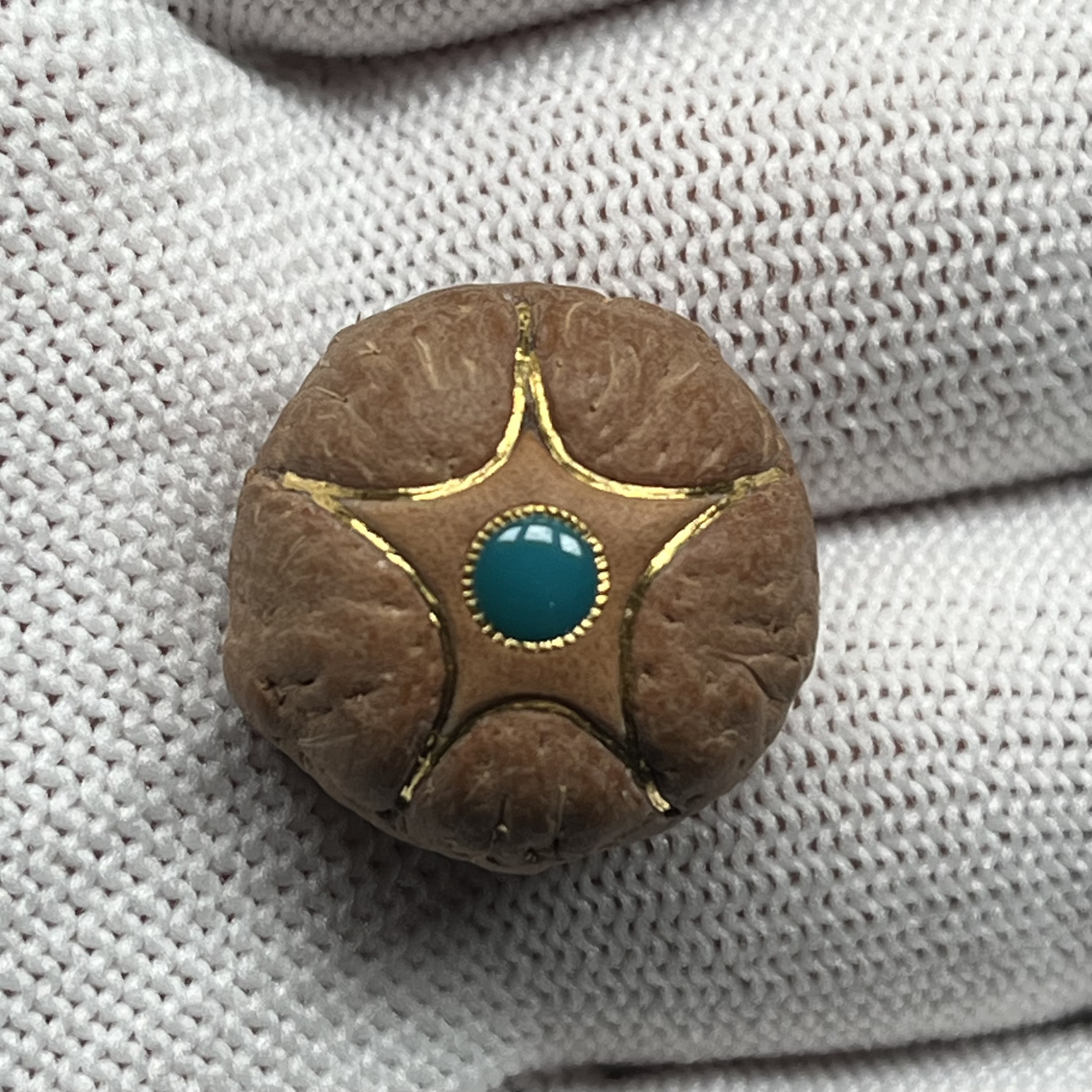 尼泊尔五星三通尺寸21.7mm厚16.7mm镶嵌金线原矿绿松定制款