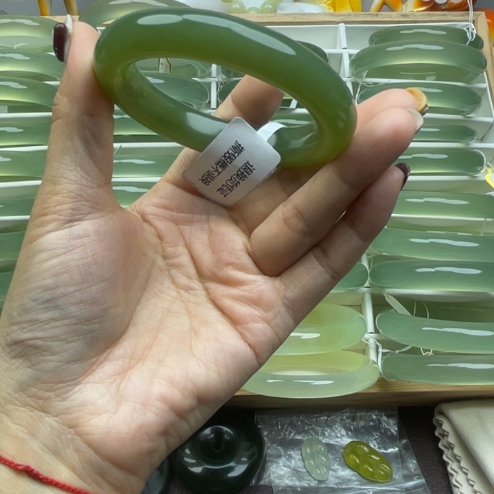 摆***鱼岫玉未镶嵌手镯岫玉