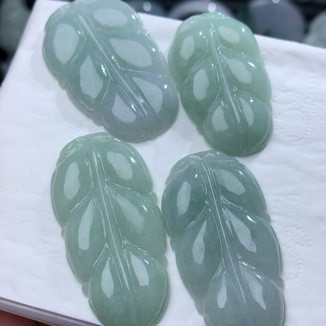 翡翠未镶嵌颈饰发1个