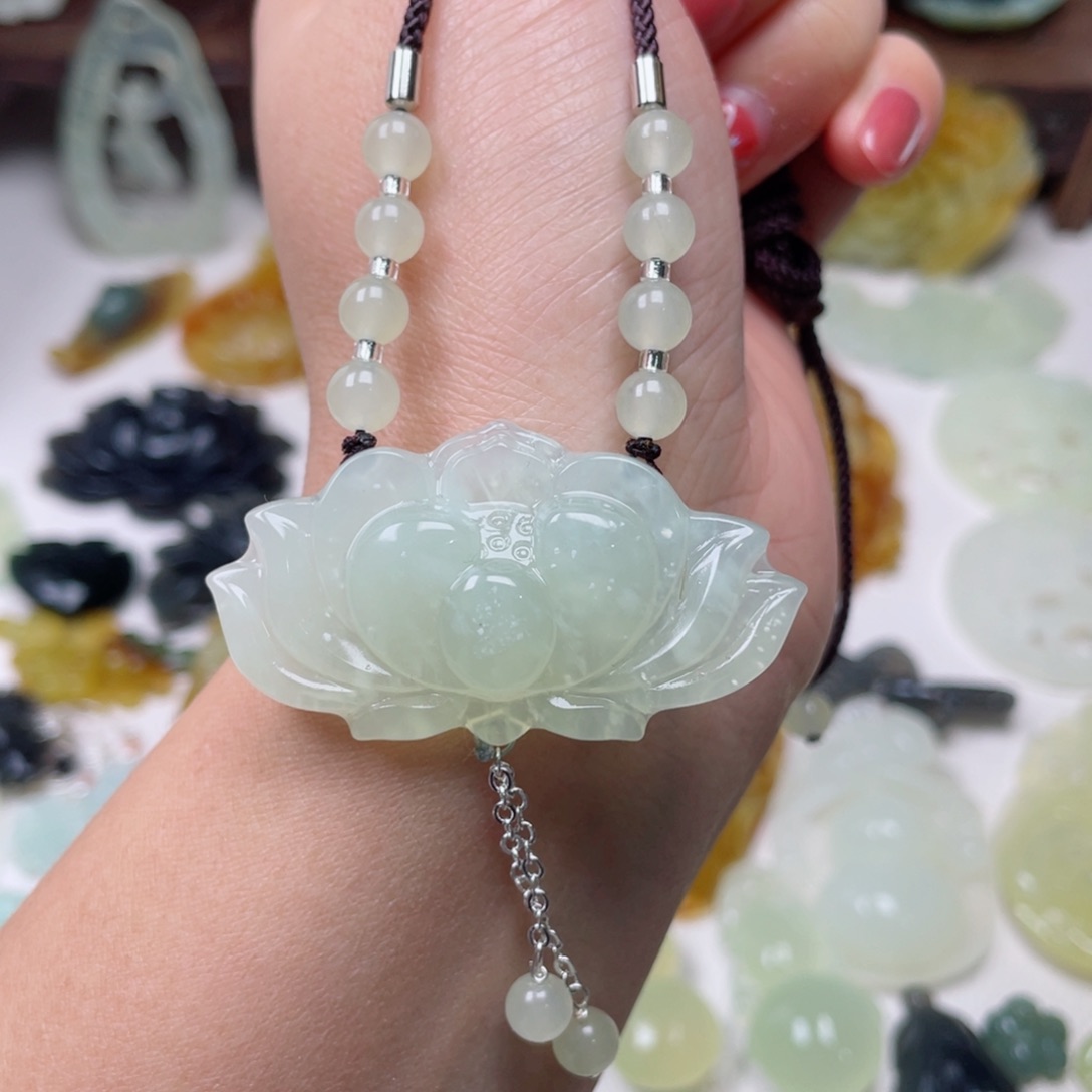 蛇纹石玉颈饰未镶嵌