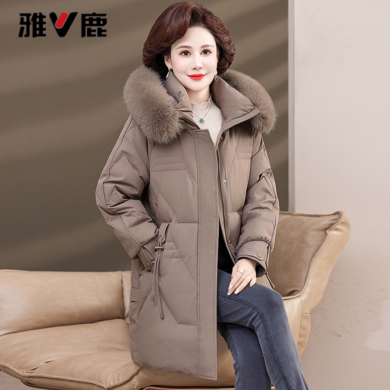 雅鹿时尚气质妈妈装中长款加厚保暖2025新款白鸭绒中老年冬季外套
