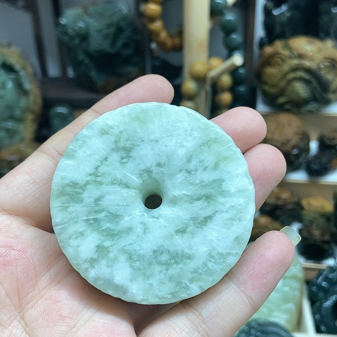 蛇纹石玉车挂未镶嵌一****周