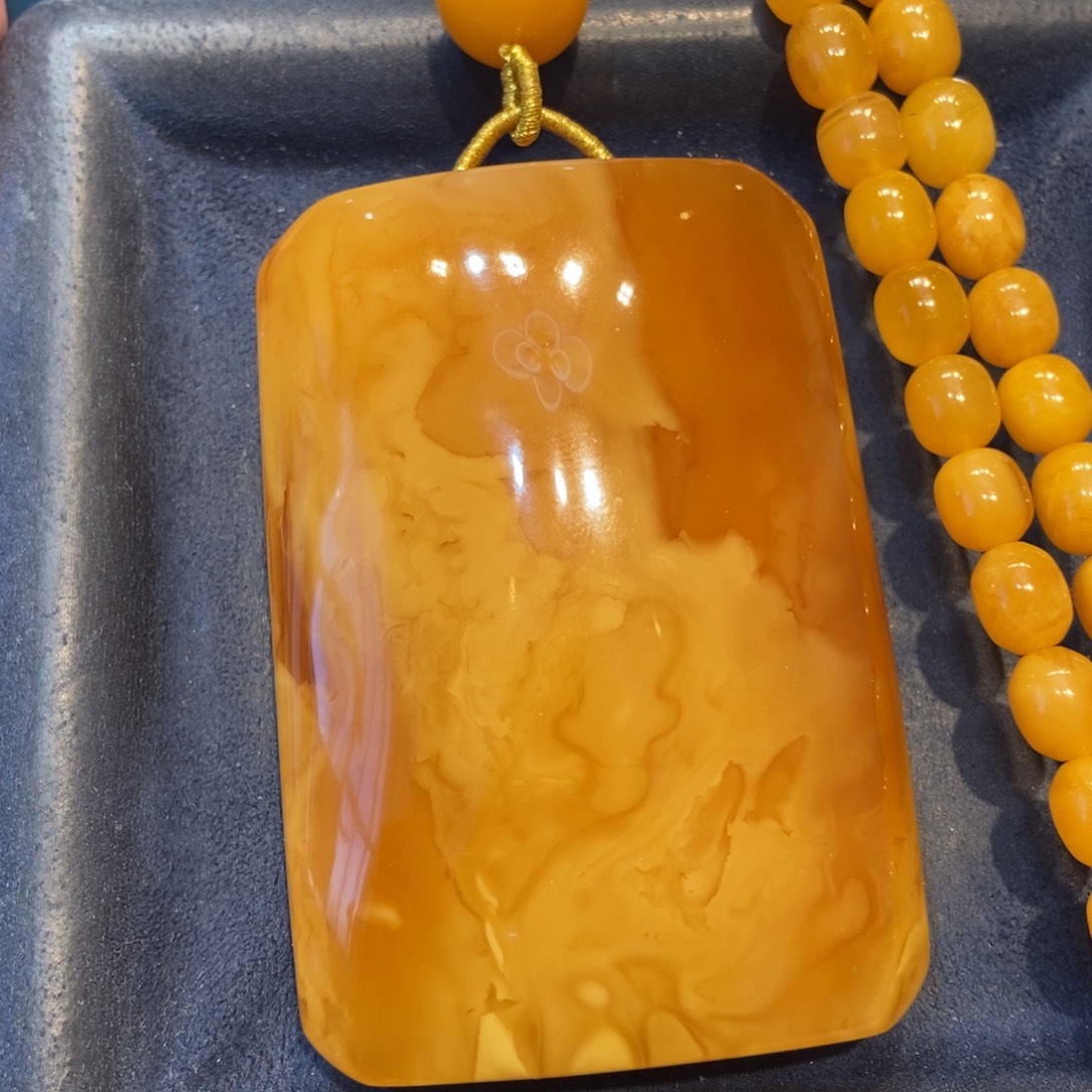 琥珀未镶嵌颈饰蜜蜡