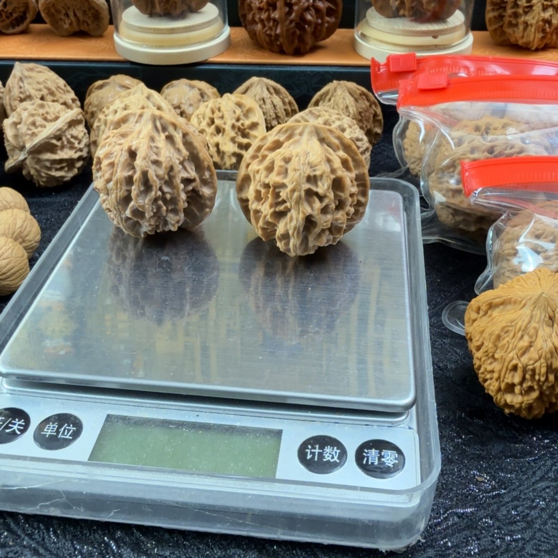 猴头核桃把件送一文玩核桃 福袋