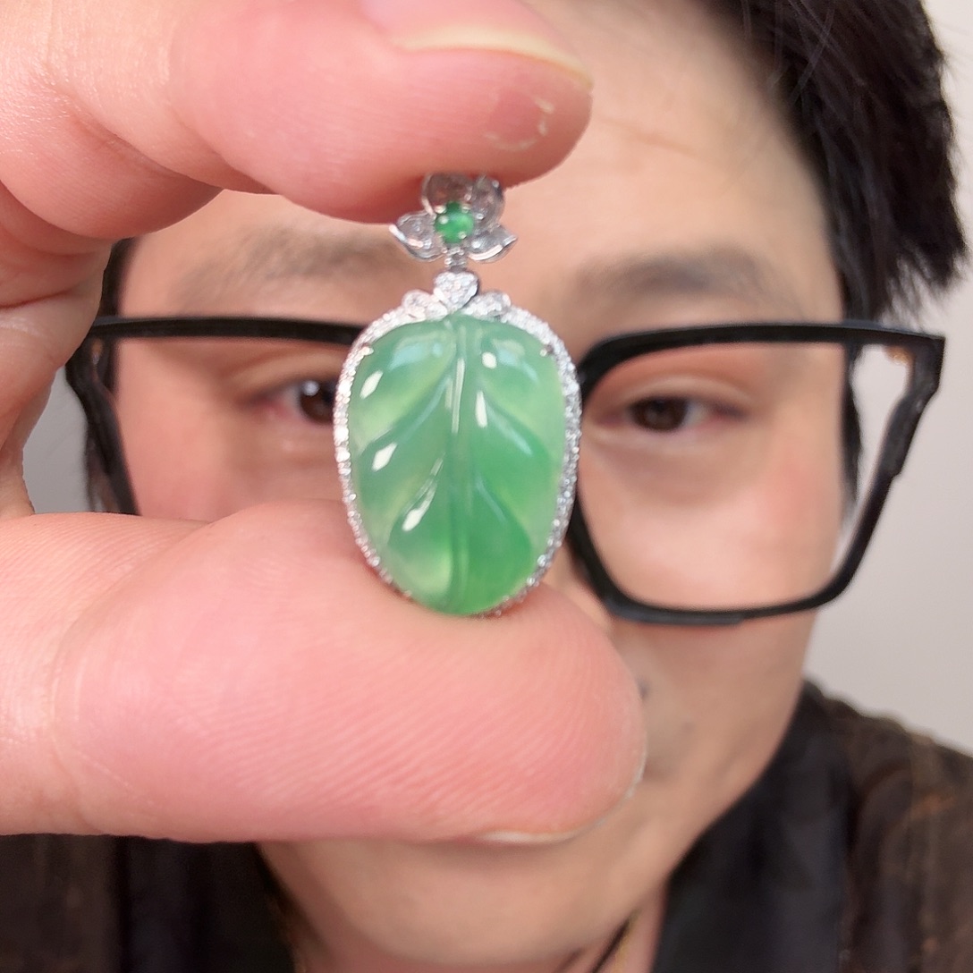 翡翠18K金镶嵌颈饰