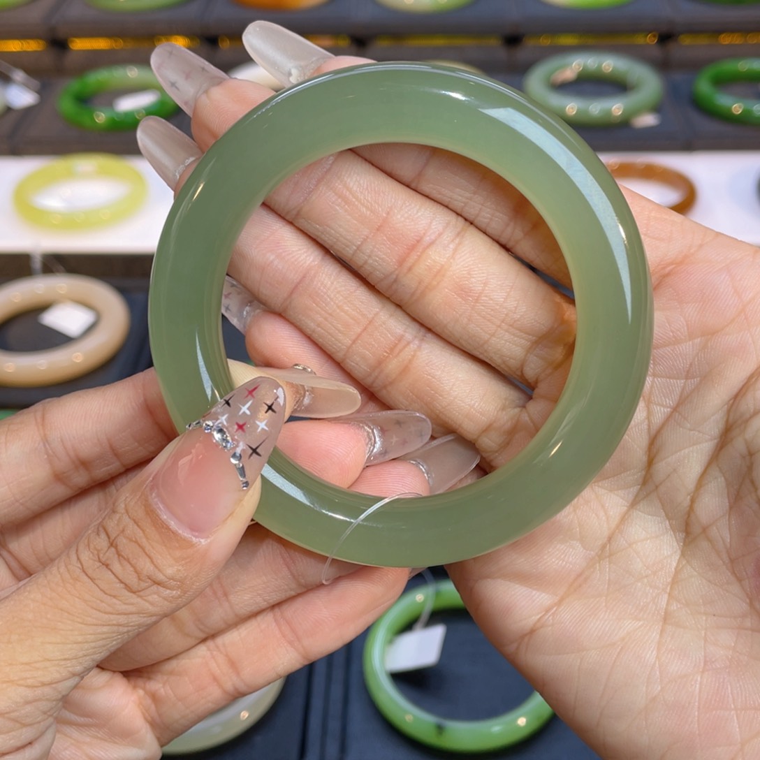 和田玉手镯未镶嵌