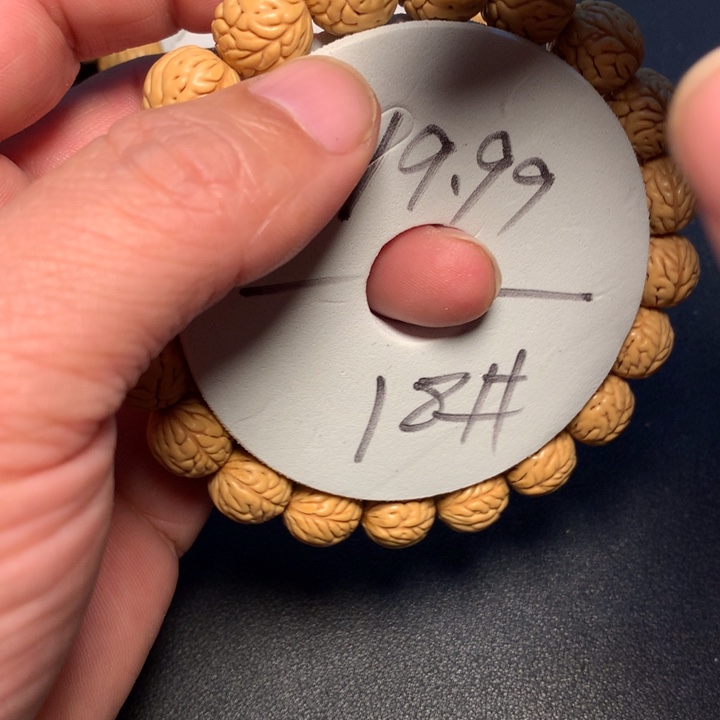 桃核手串18号健健康康了