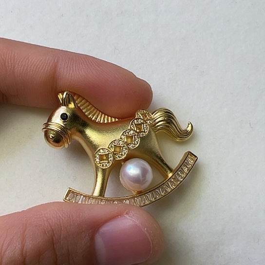 未镶嵌胸饰淡水珍珠