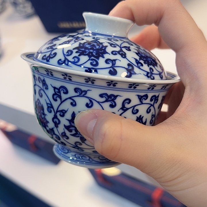预售七天缠枝莲盖碗