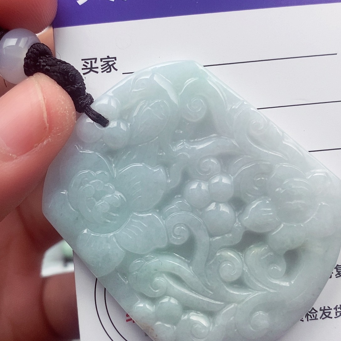 翡翠挂件未镶嵌翡翠
