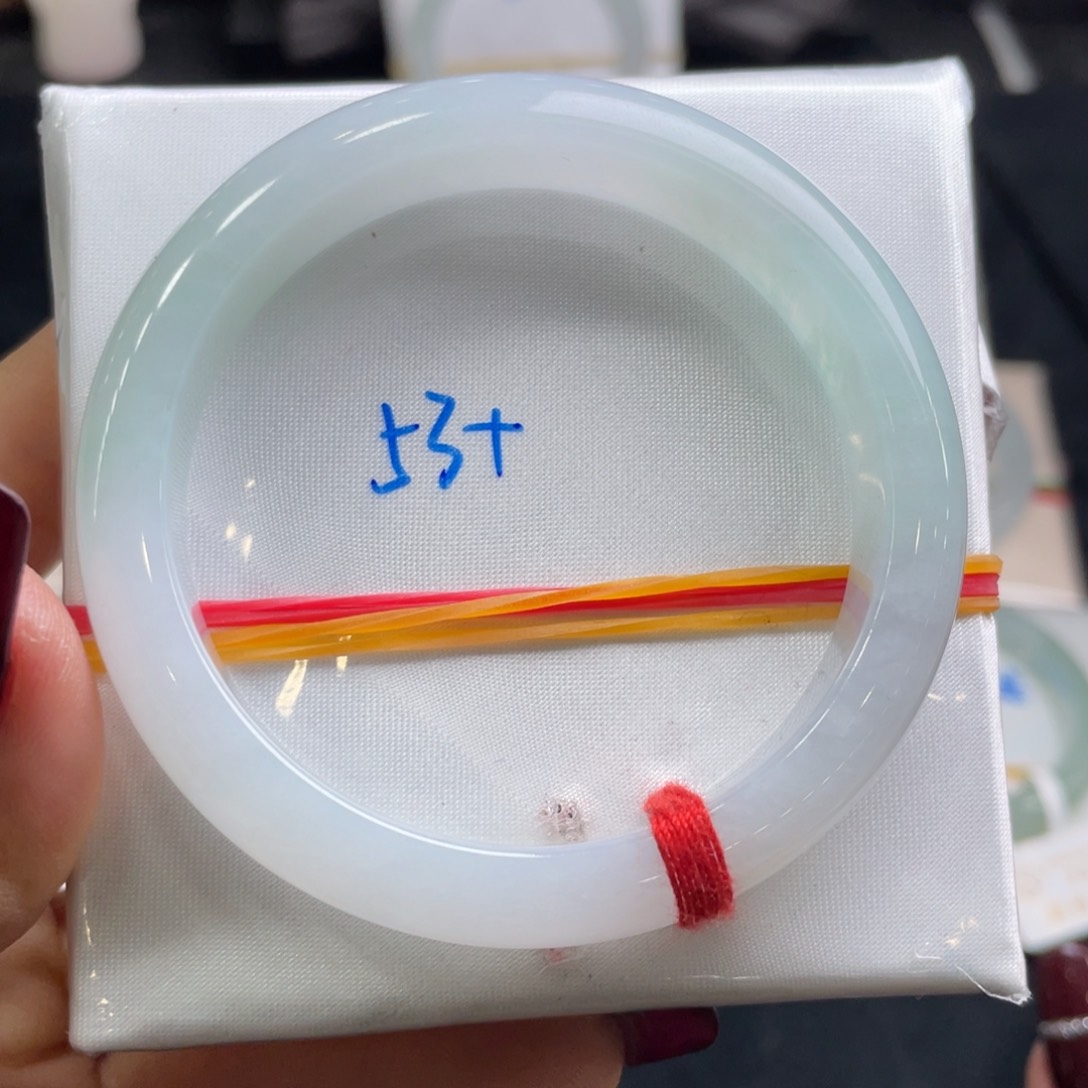 翡翠手镯未镶嵌翡翠手镯