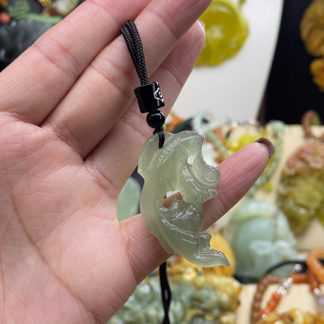 未镶嵌蛇纹石玉颈饰