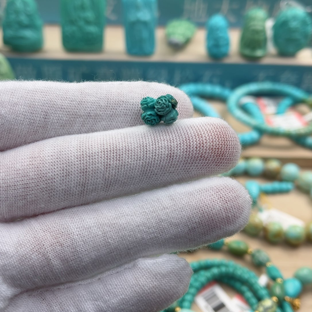 绿松石配饰未镶嵌