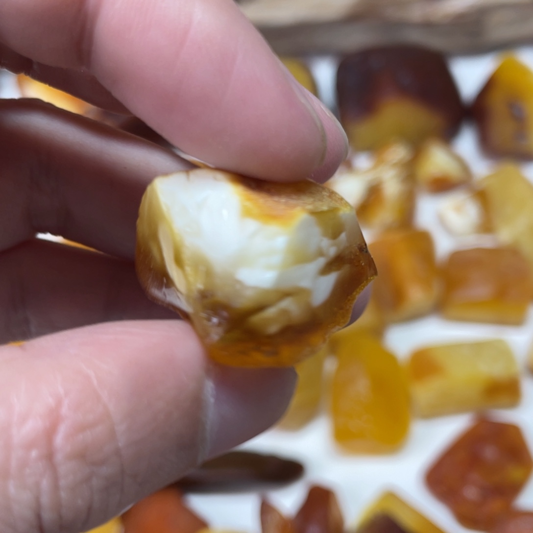 定制琥珀未镶嵌原矿琥珀