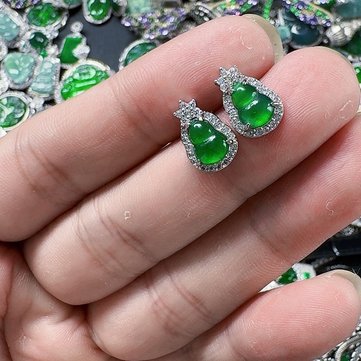 翡翠颈饰未镶嵌天然A货翡翠放漏