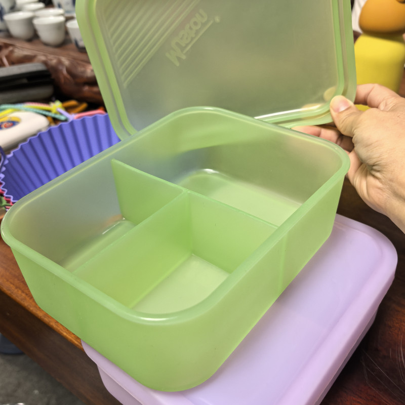 品优源头爆款！三分格透色硅胶饭盒1300ml