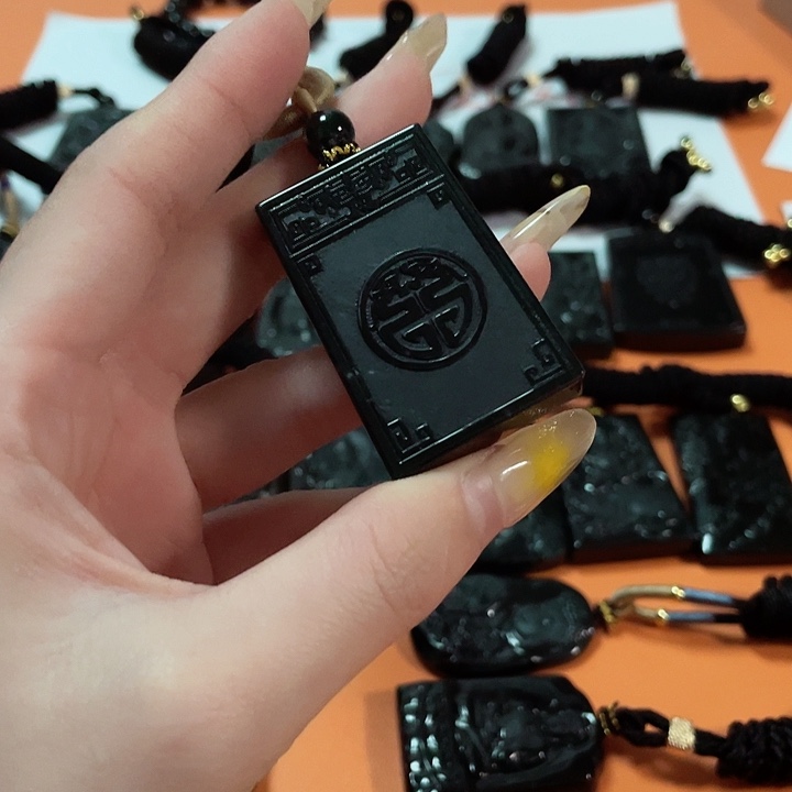 翡翠挂件未镶嵌欧