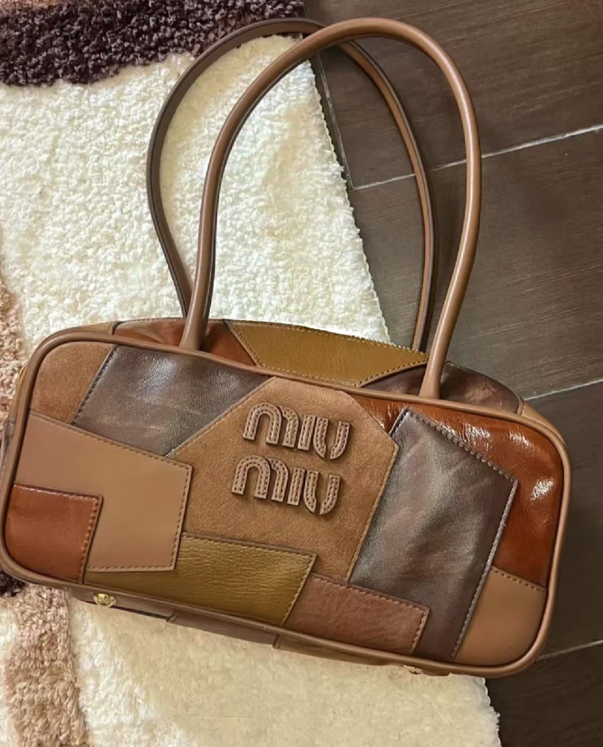 全新未使用 MIU MIU/缪缪 miumiu拼接保龄球包 22cm 12463599
