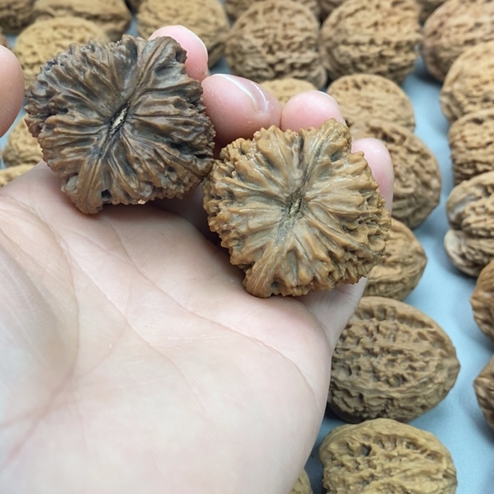 曙***光吊坠文玩核桃三角南疆石