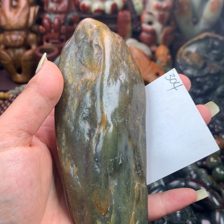 透闪石质玉未镶嵌珠宝奇石