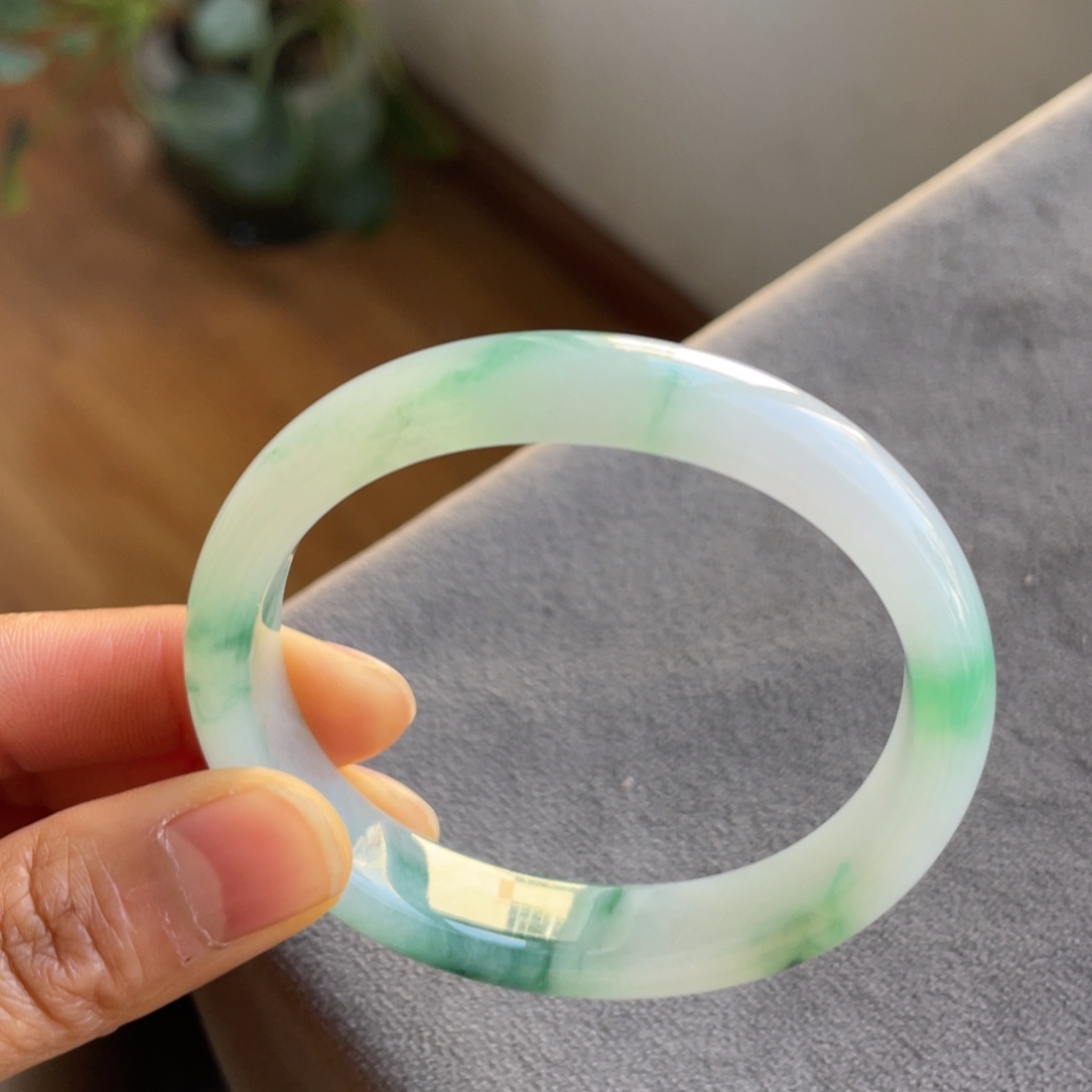 翡翠未镶嵌手镯绿花贵妃