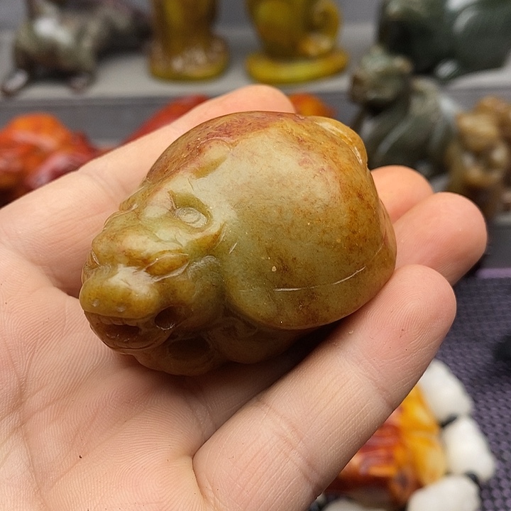 未镶嵌蛇纹石玉颈饰