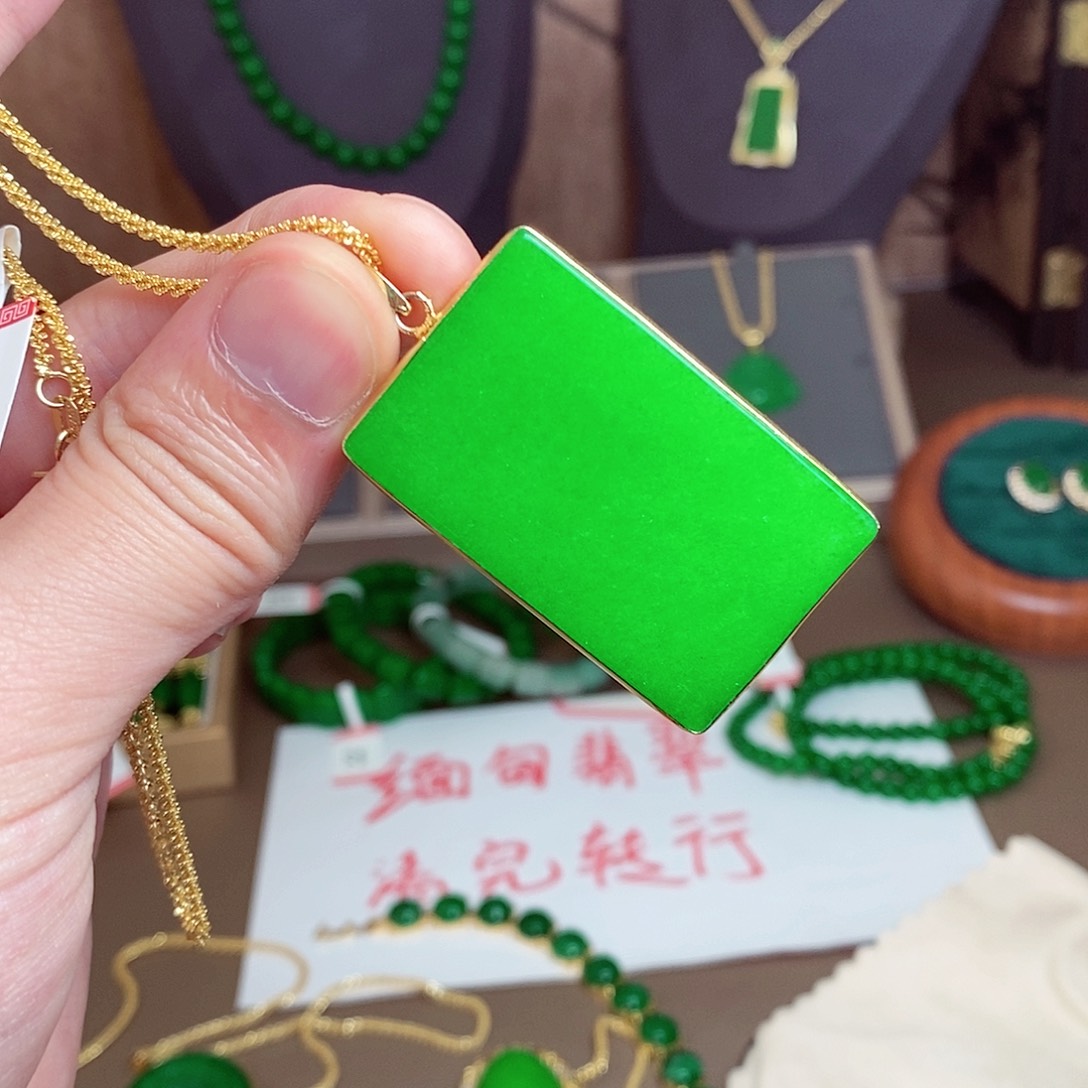 翡翠18K金镶嵌吊坠(赠链)8