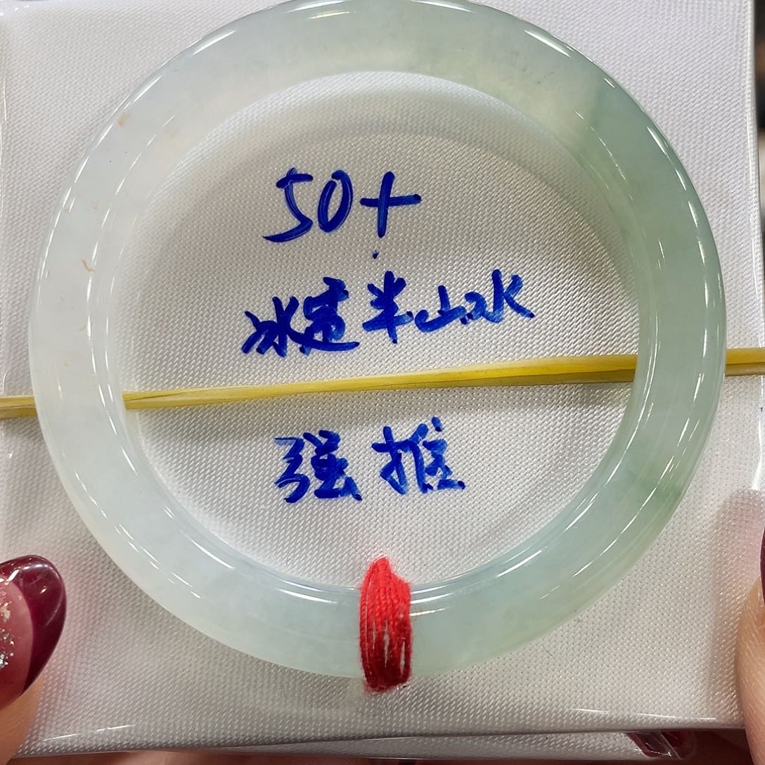 翡翠手镯未镶嵌翡翠手镯