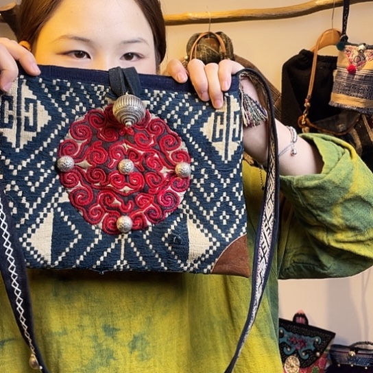 织绣手工制作包包