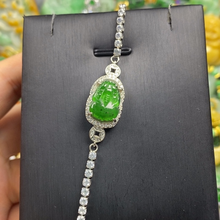 翡翠未镶嵌吊坠(赠链)