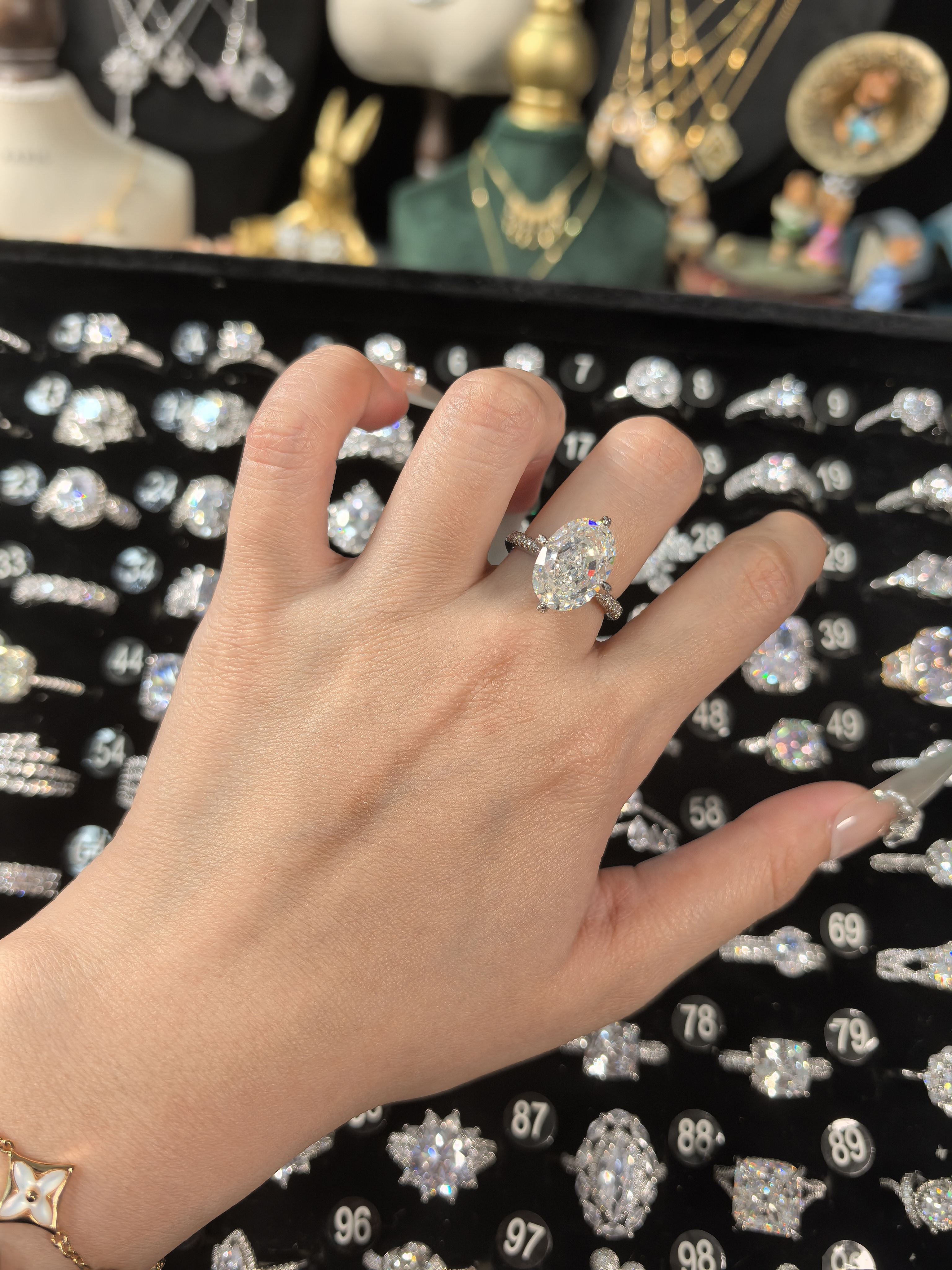 铜合金戒指 满钻5克拉中古G色大钻戒轻奢时尚首饰饰品银色白色