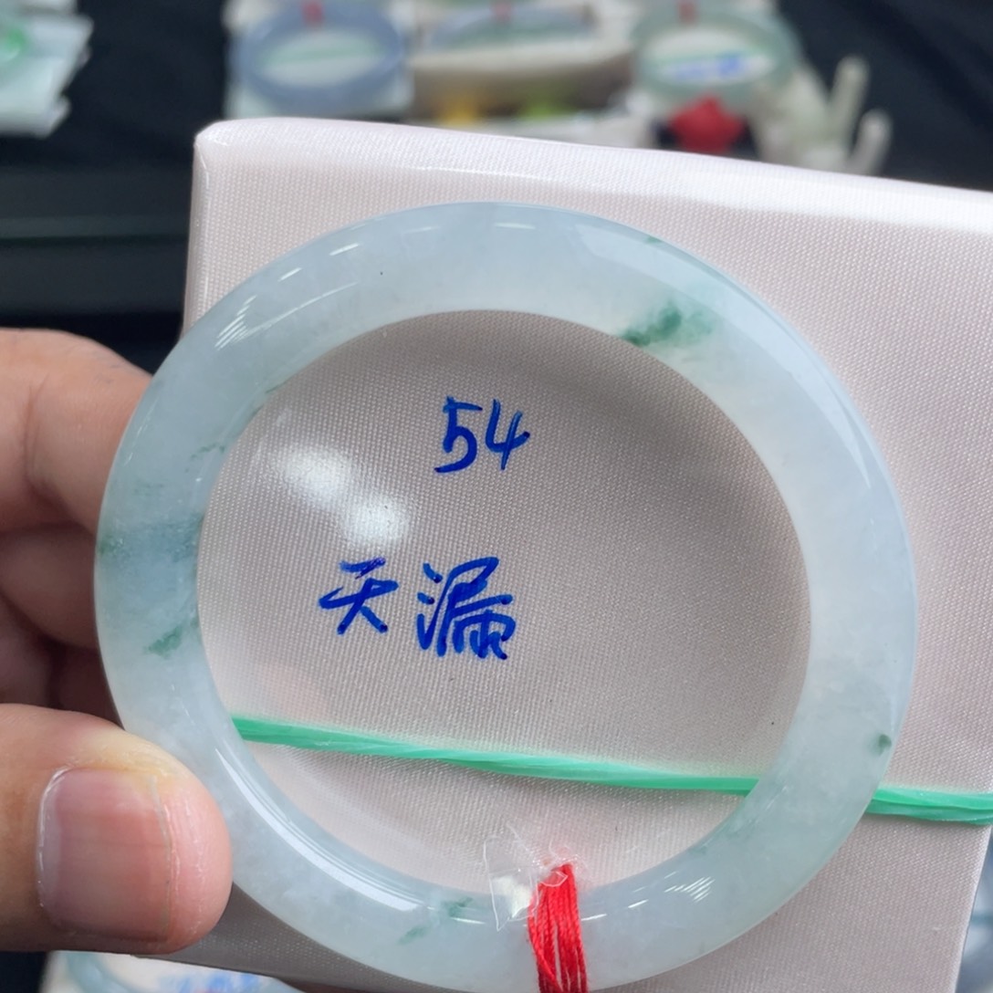 翡翠手镯未镶嵌翡翠手镯