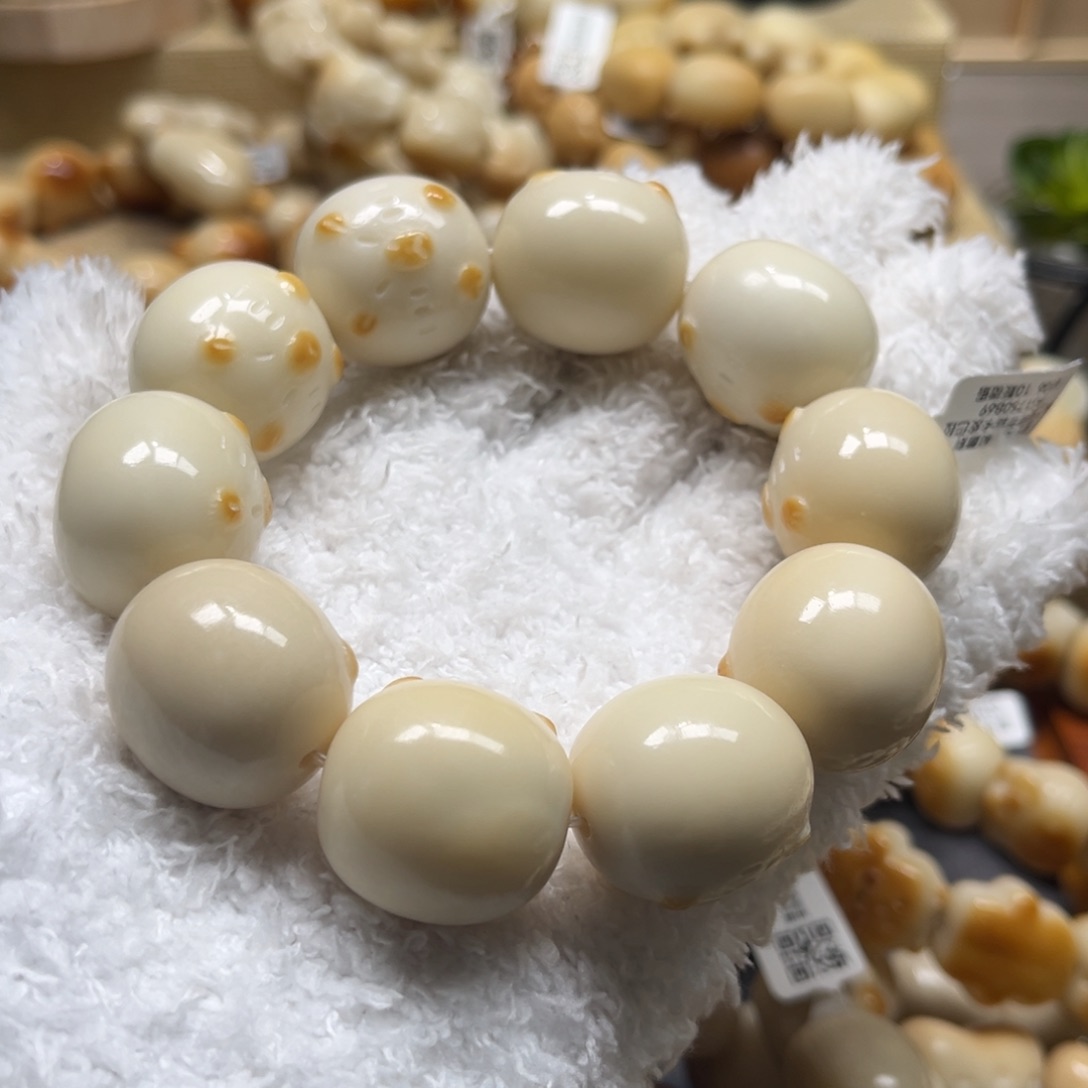 吊坠菩提根/象牙果12.13.11卡皮年糕微瑕