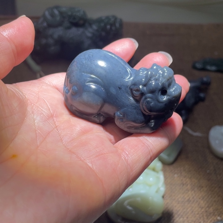 和田玉未镶嵌把件