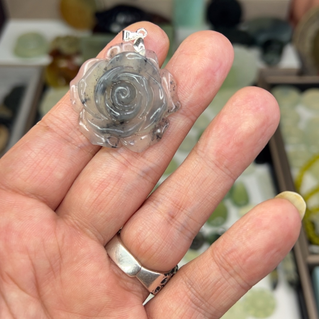 慧***来岫玉未镶嵌颈饰水墨岫玉玫瑰花