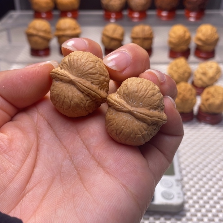 文玩核桃把件15粗筋小铁锤