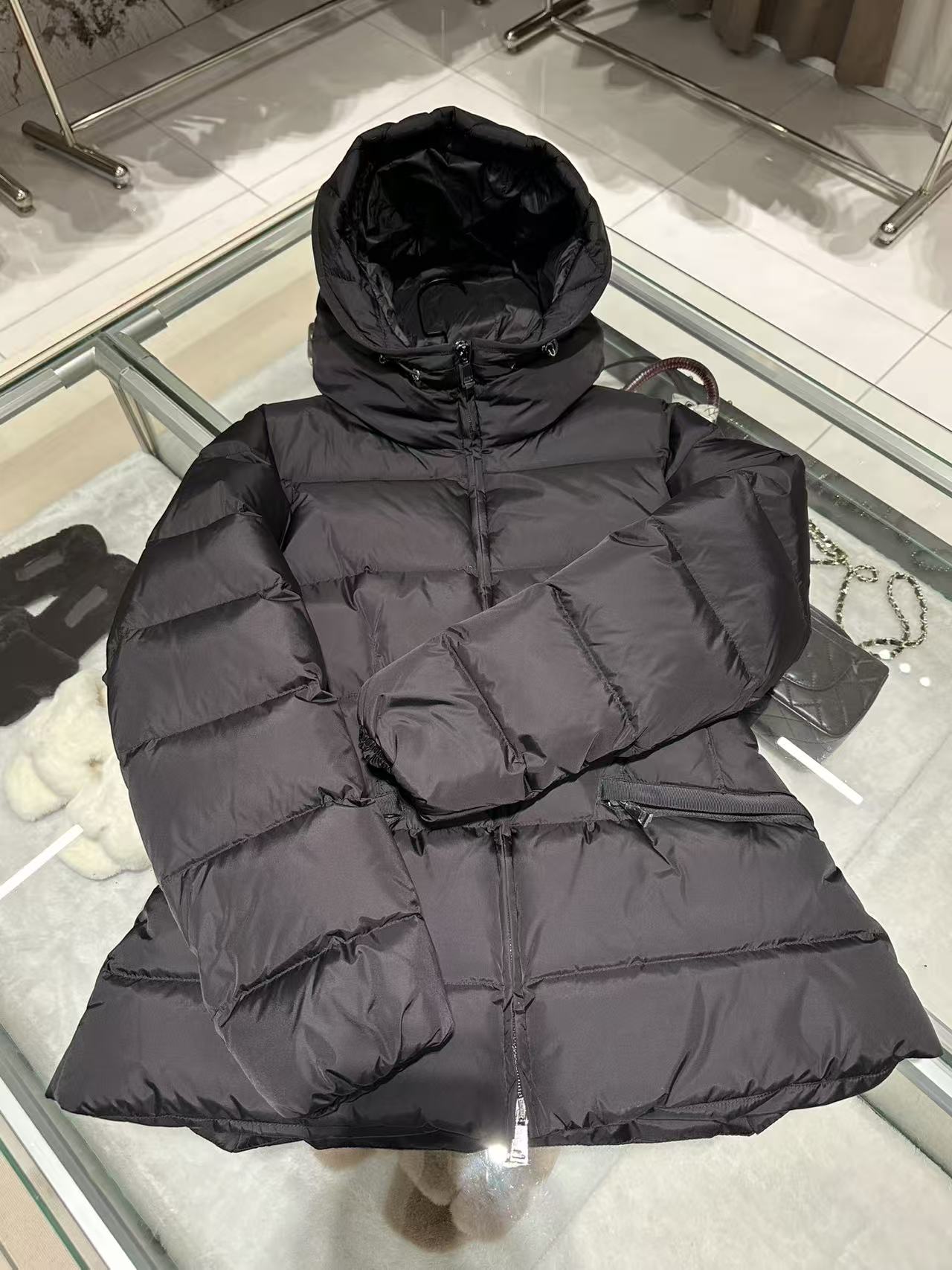 25新款 冬季女士收腰显瘦哑光面小蛮腰羽绒服