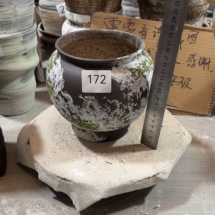 摆件高16，口12，有孔，172