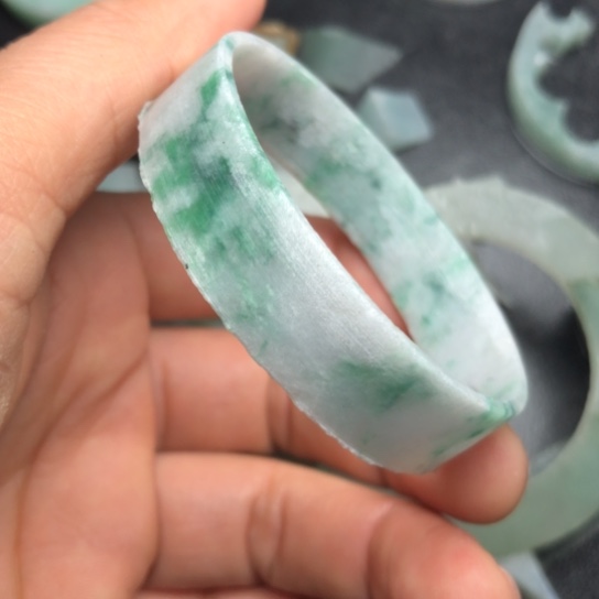 抽***天翡翠未镶嵌颈饰裸石