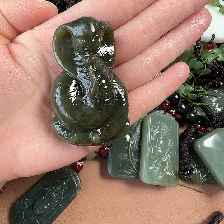 和田玉颈饰未镶嵌