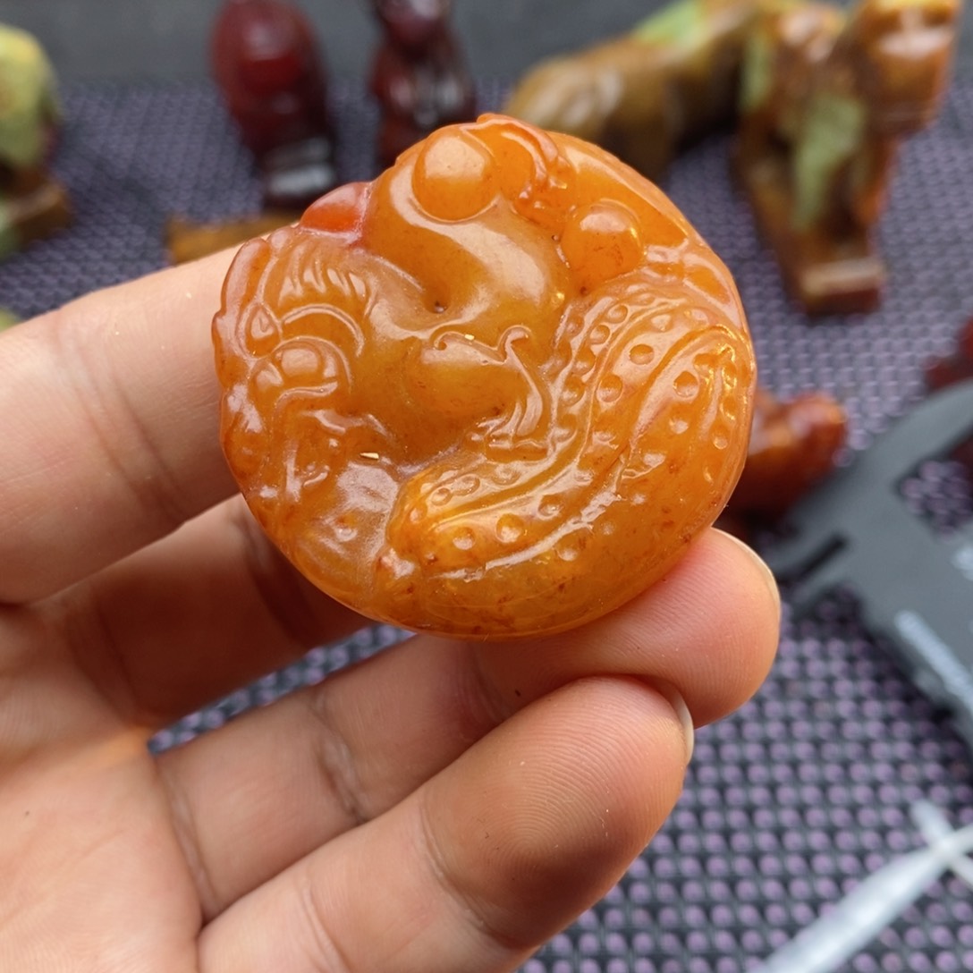 蛇纹石玉颈饰未镶嵌