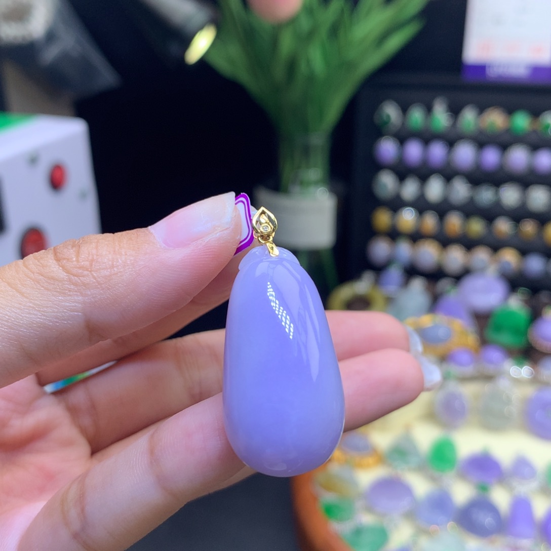 颈饰18K金镶嵌翡翠