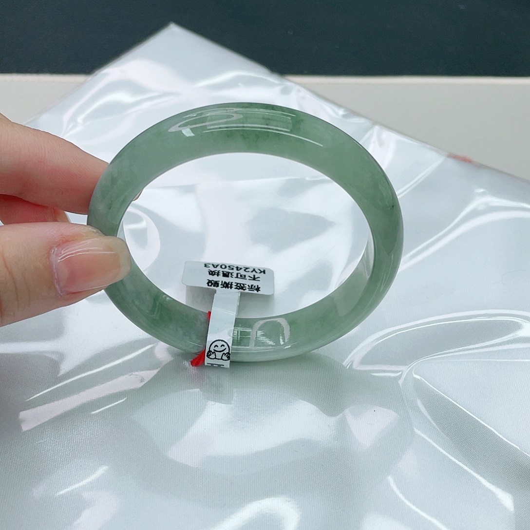 翡翠手镯未镶嵌正56.6