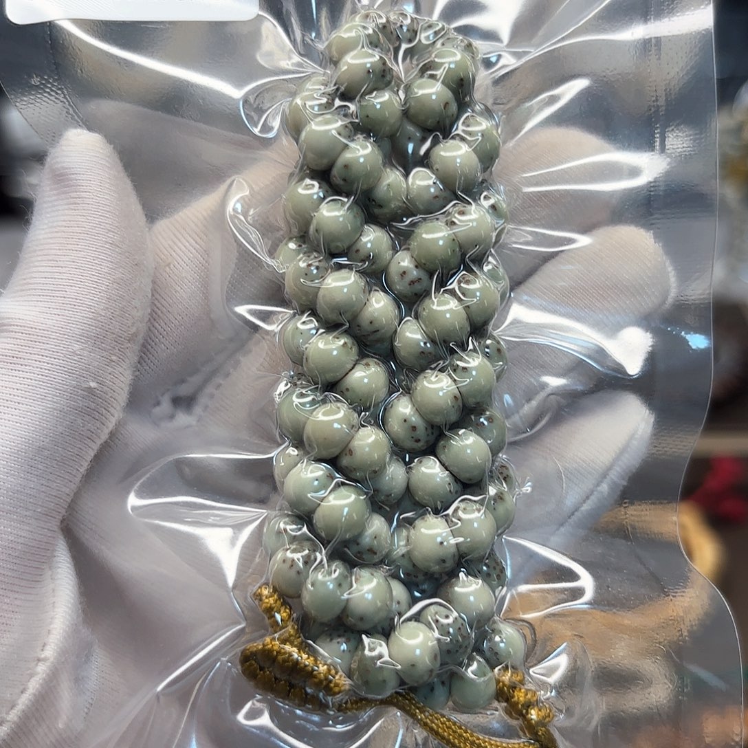 菩提高品质石玉蒜瓣大肠卡7大留白星细绿油润