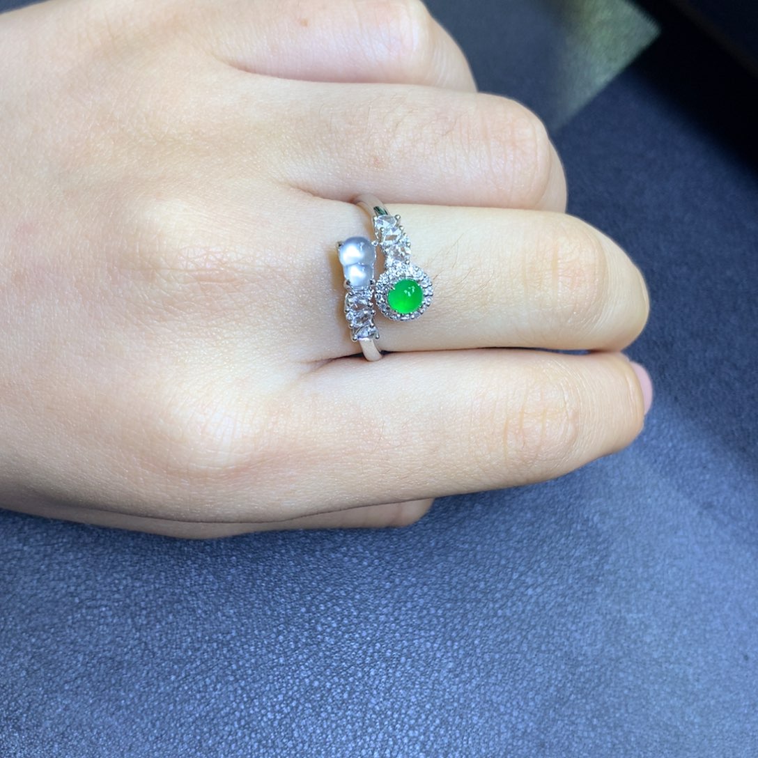 翡翠颈饰18K金镶嵌翡翠