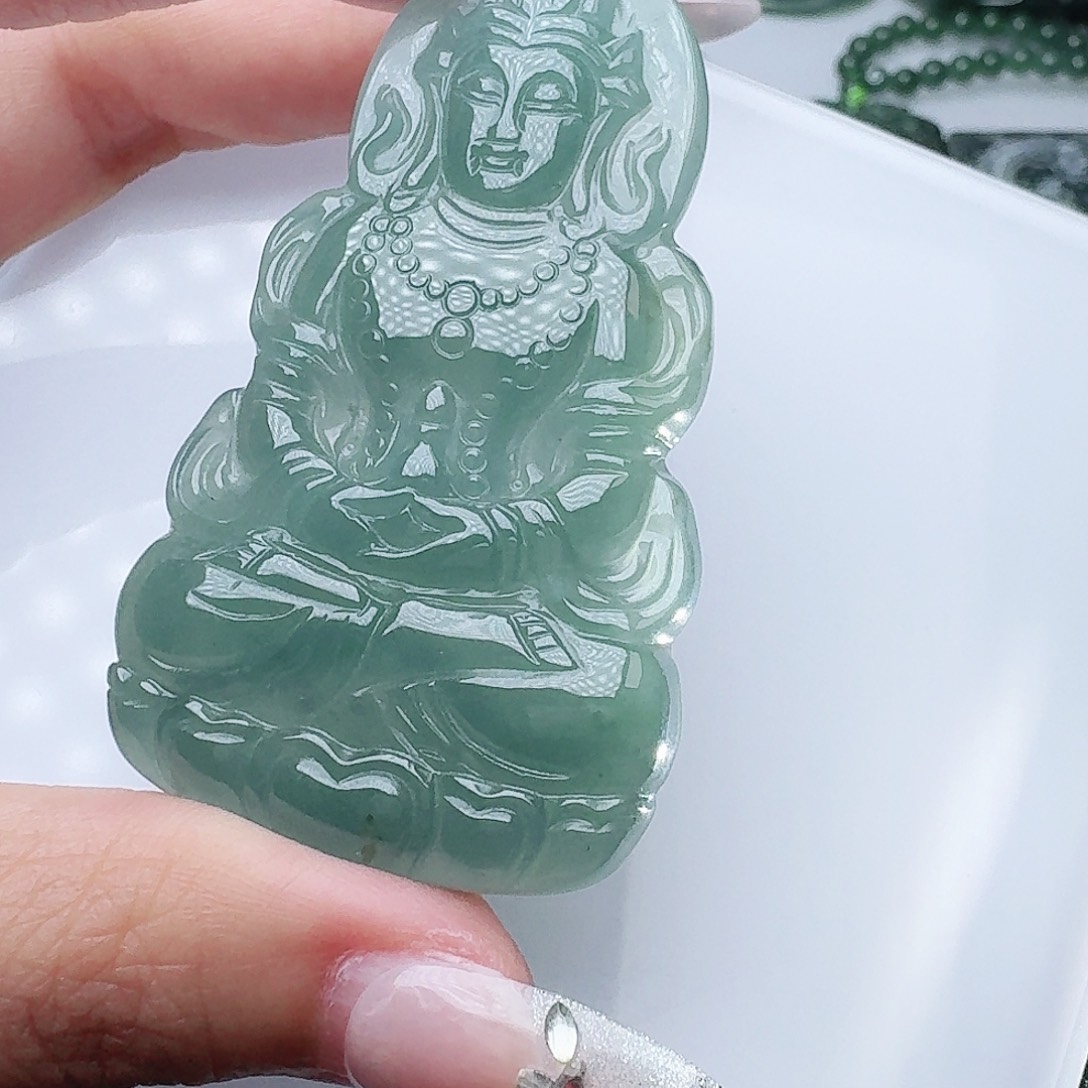 翡翠未镶嵌颈饰天然的A货翡翠多样性发其一 