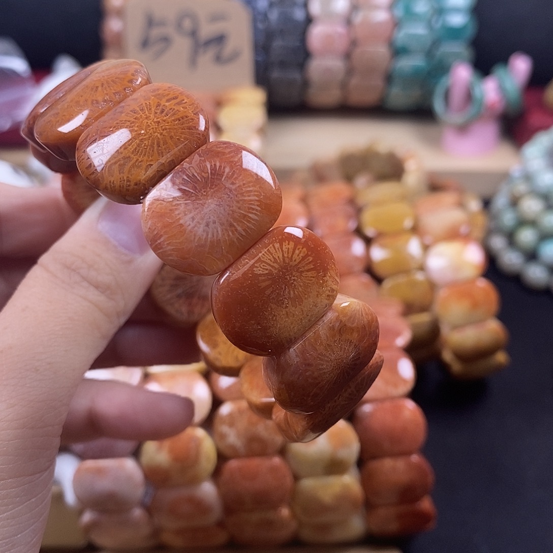 婷***姐硅化珊瑚（珊瑚玉）未镶嵌手牌 上新