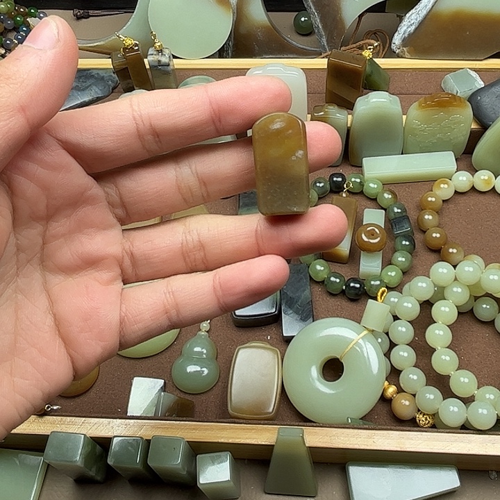 和田玉未镶嵌挂件