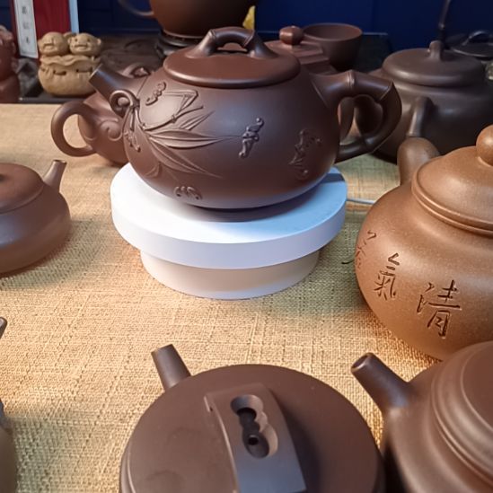 紫砂茶壶腾*精工半手，原矿紫砂泥料。